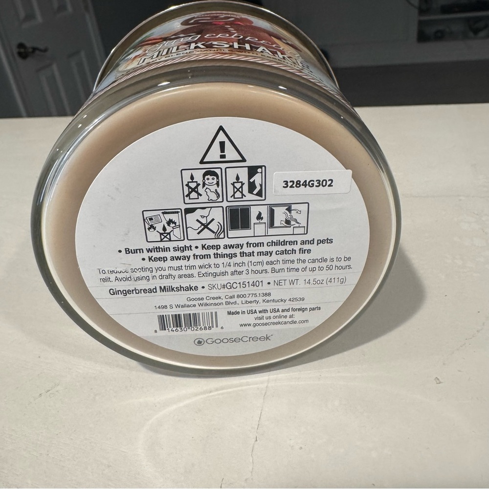 Goose Creek Gingerbread Milkshake Candle - Brown and Silver - Picture 3 of 3
